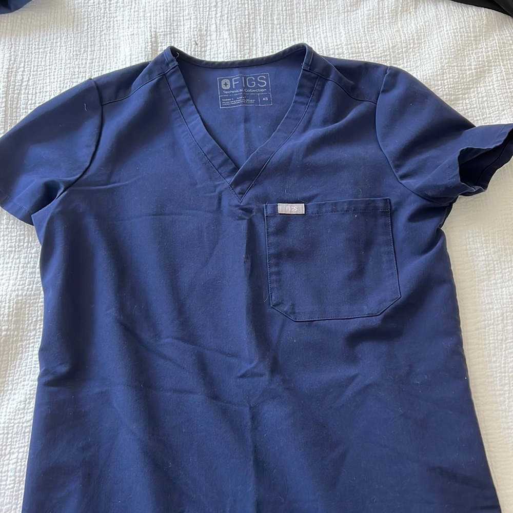 FIGS Catarina Top
